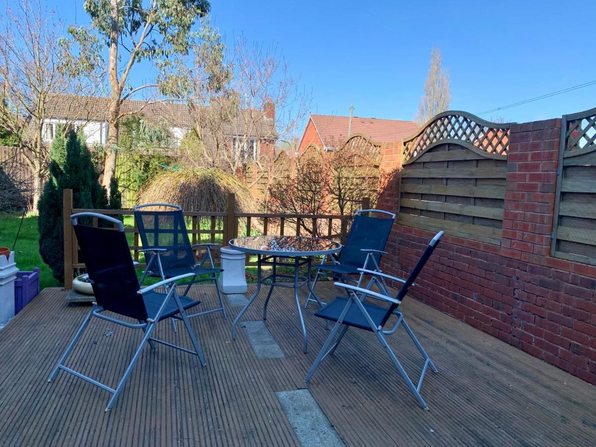 Somerford Place - 6 Beds - Sleeps 12 - Parks 2-3 Cars/Vans Willenhall 외부 사진