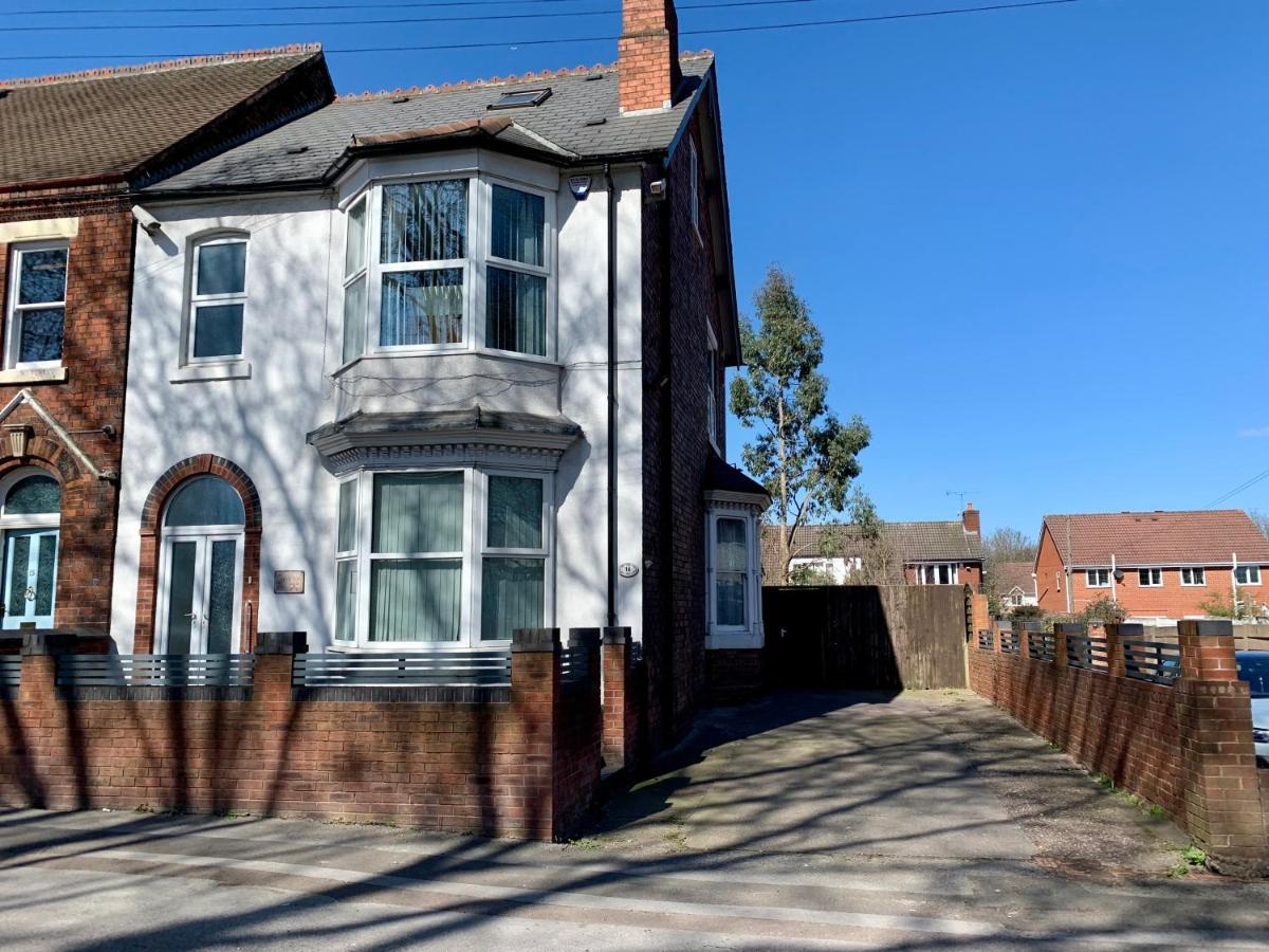 Somerford Place - 6 Beds - Sleeps 12 - Parks 2-3 Cars/Vans Willenhall 외부 사진